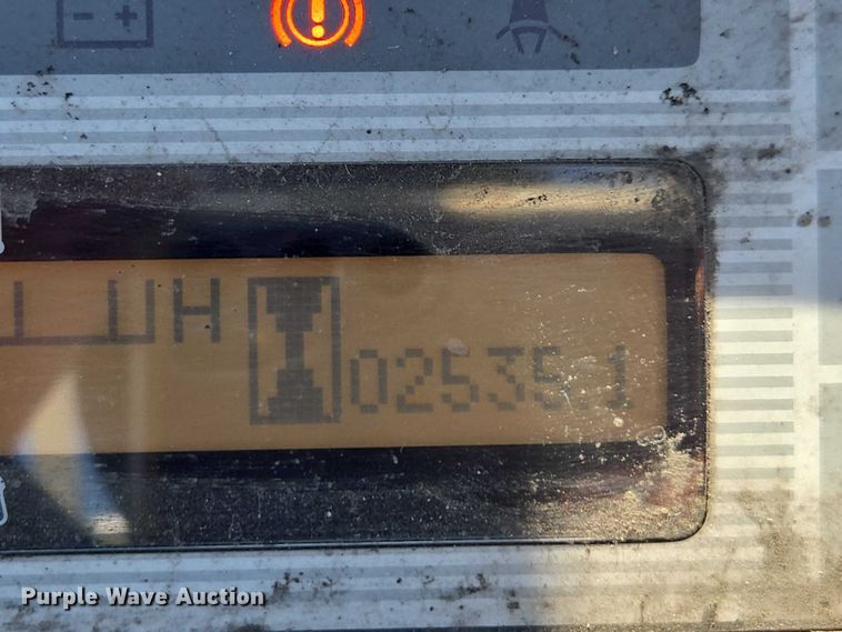 image for item DU2734 2016 UniCarriers CSF40 forklift