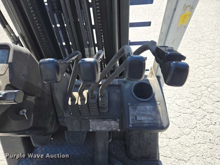 image for item DU2734 2016 UniCarriers CSF40 forklift