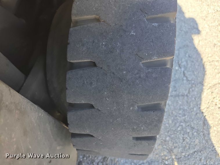 image for item DU2734 2016 UniCarriers CSF40 forklift