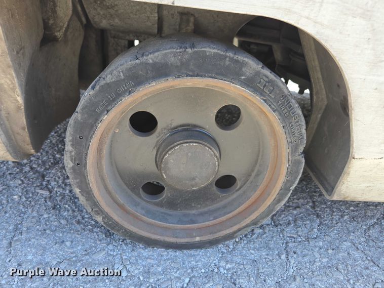 image for item DU2734 2016 UniCarriers CSF40 forklift