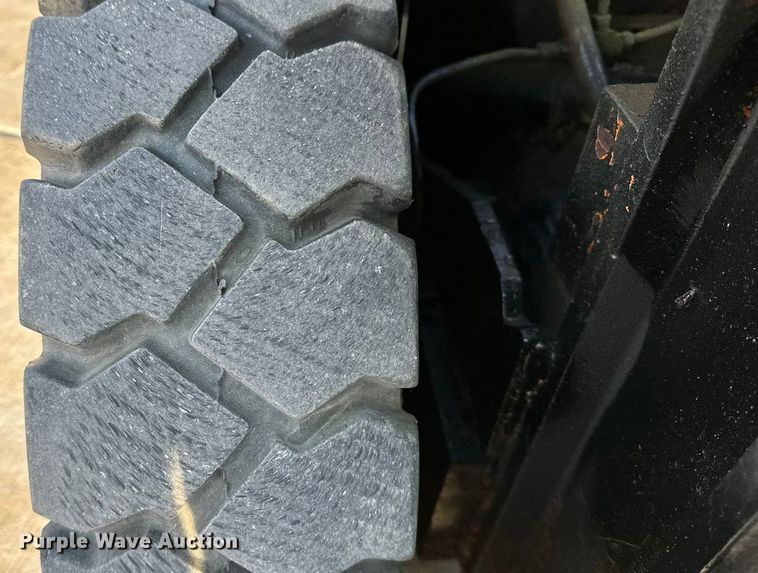 image for item DV0783 Yale G83P-050-SBS-093 forklift