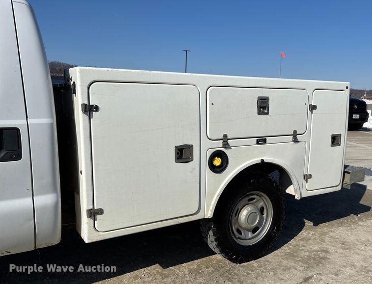 image for item DW7477 2014 Ford F250 utility bed pickup truck