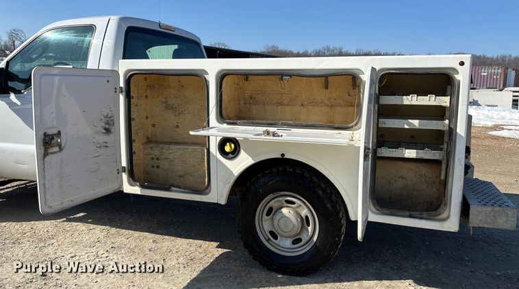 image for item DW7477 2014 Ford F250 utility bed pickup truck