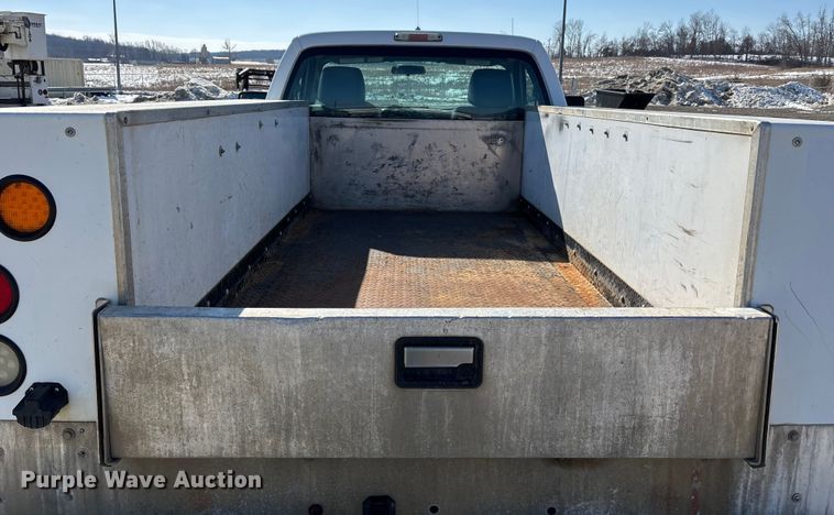 image for item DW7477 2014 Ford F250 utility bed pickup truck