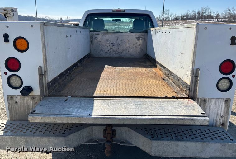 image for item DW7477 2014 Ford F250 utility bed pickup truck