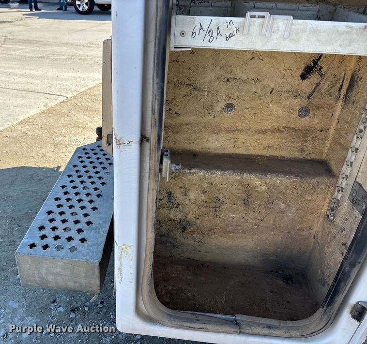 image for item DW7477 2014 Ford F250 utility bed pickup truck