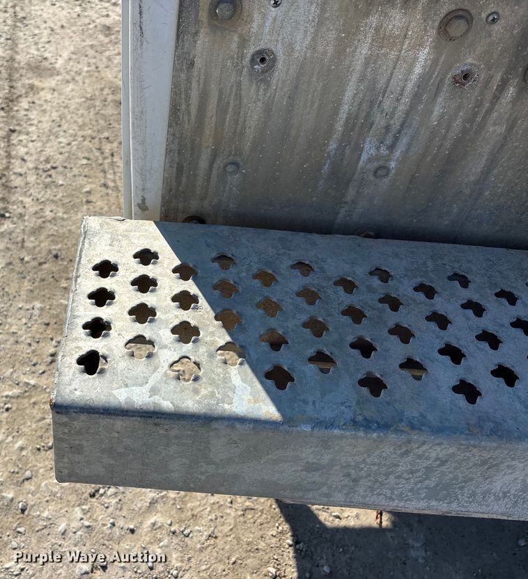 image for item DW7477 2014 Ford F250 utility bed pickup truck