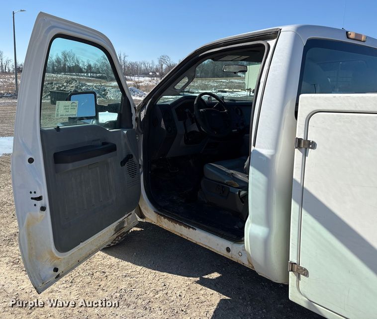 image for item DW7477 2014 Ford F250 utility bed pickup truck
