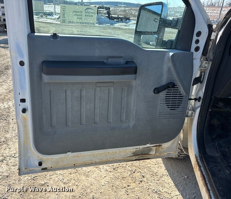 image for item DW7477 2014 Ford F250 utility bed pickup truck