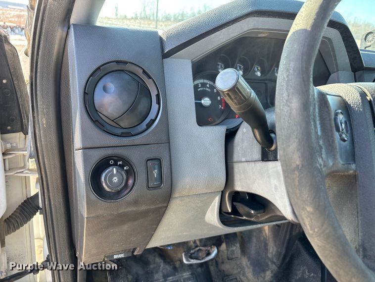 image for item DW7477 2014 Ford F250 utility bed pickup truck