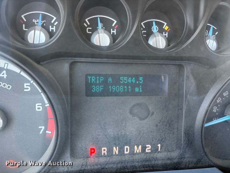 image for item DW7477 2014 Ford F250 utility bed pickup truck