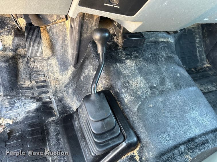 image for item DW7477 2014 Ford F250 utility bed pickup truck