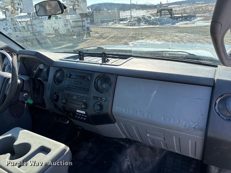 image for item DW7477 2014 Ford F250 utility bed pickup truck