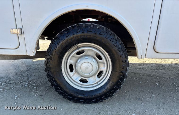 image for item DW7477 2014 Ford F250 utility bed pickup truck