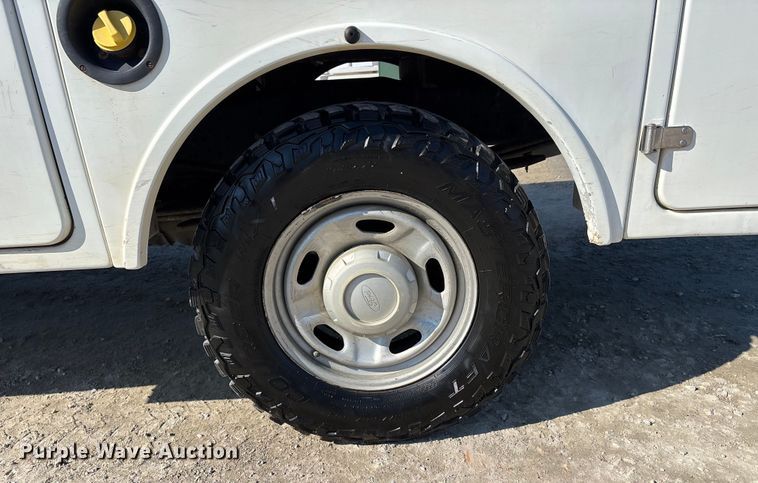 image for item DW7477 2014 Ford F250 utility bed pickup truck