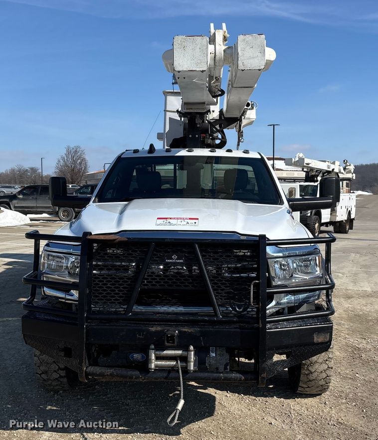 image for item DW7479 2022 RAM 5500HD bucket truck