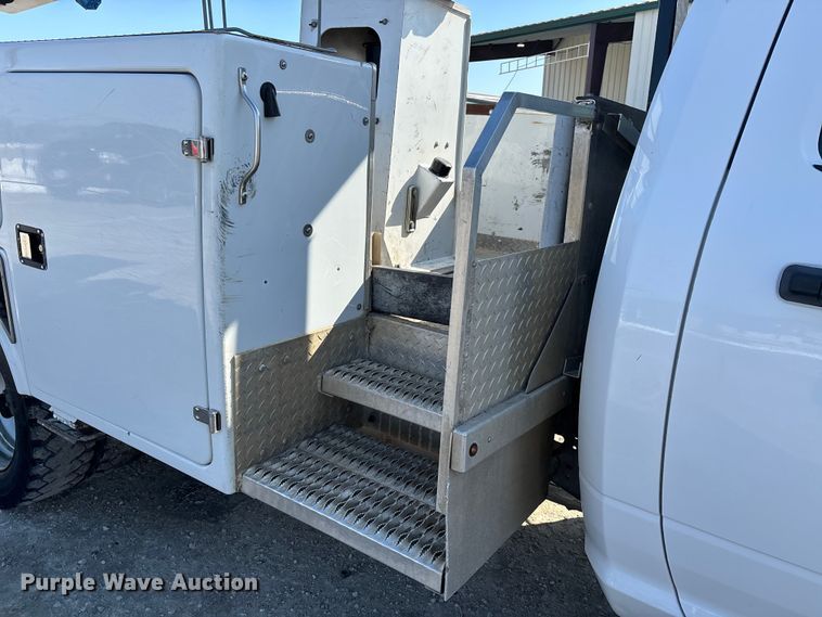 image for item DW7479 2022 RAM 5500HD bucket truck