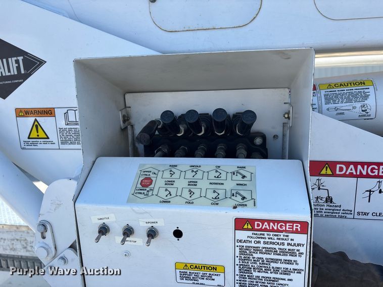 image for item DW7479 2022 RAM 5500HD bucket truck