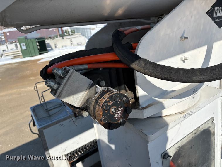 image for item DW7479 2022 RAM 5500HD bucket truck