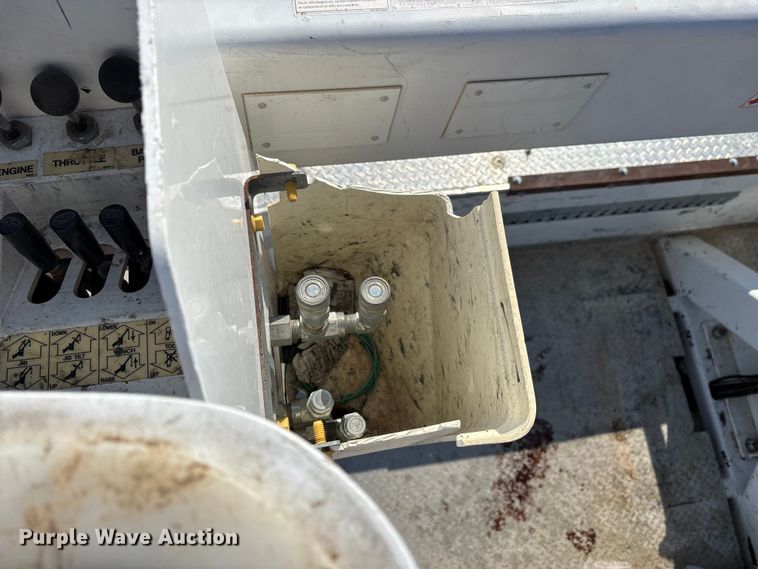 image for item DW7479 2022 RAM 5500HD bucket truck