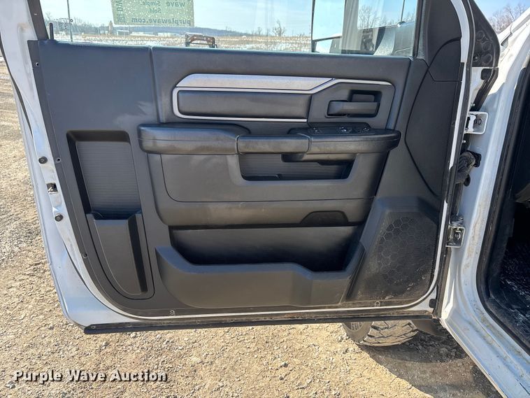 image for item DW7479 2022 RAM 5500HD bucket truck