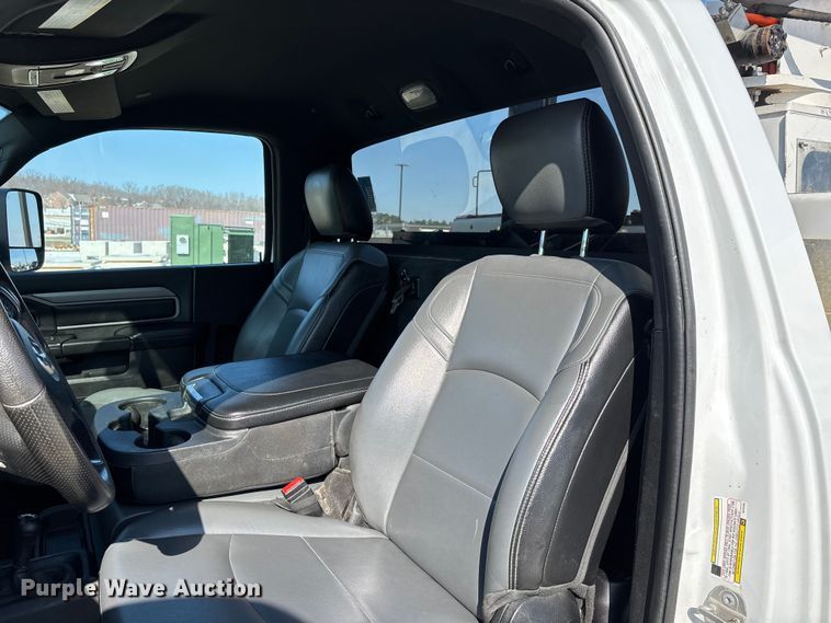 image for item DW7479 2022 RAM 5500HD bucket truck