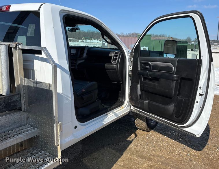 image for item DW7479 2022 RAM 5500HD bucket truck