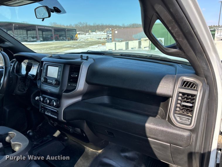 image for item DW7479 2022 RAM 5500HD bucket truck