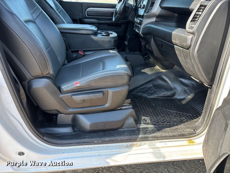 image for item DW7479 2022 RAM 5500HD bucket truck