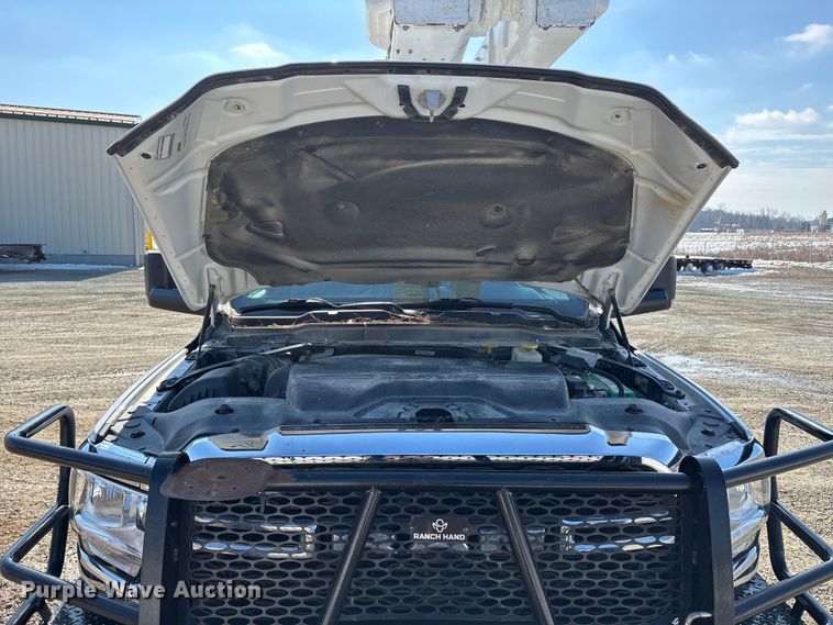 image for item DW7479 2022 RAM 5500HD bucket truck