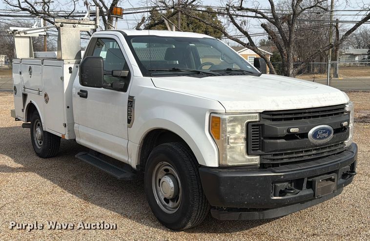 image for item DX5944 2019 Ford F250 Super Duty utility bed pickup truck