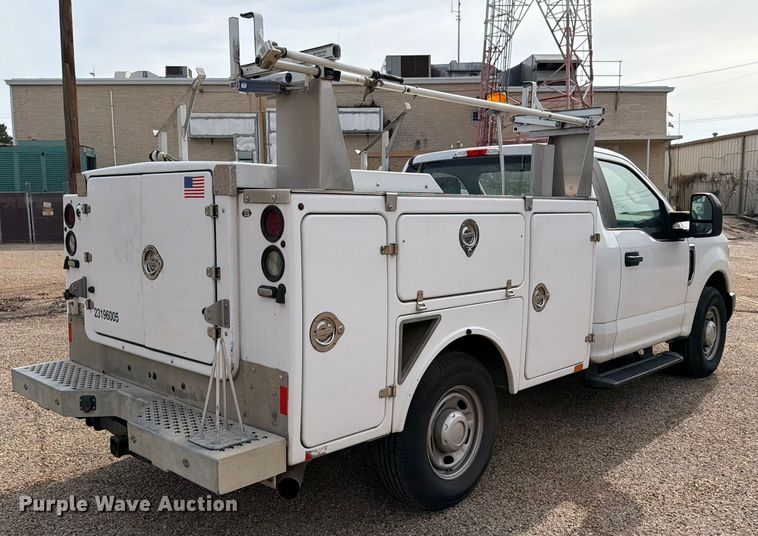 image for item DX5944 2019 Ford F250 Super Duty utility bed pickup truck