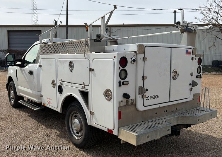 image for item DX5944 2019 Ford F250 Super Duty utility bed pickup truck