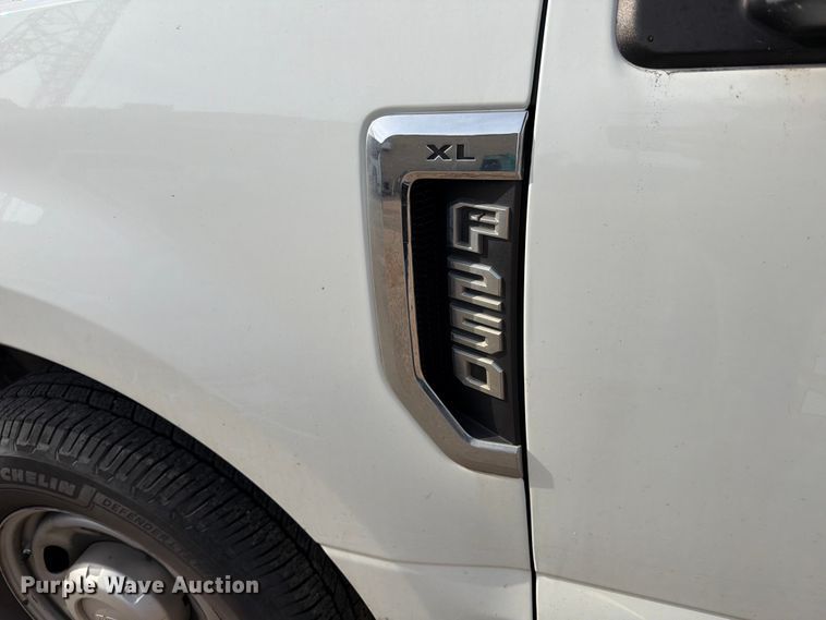 image for item DX5944 2019 Ford F250 Super Duty utility bed pickup truck