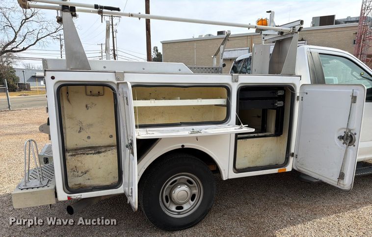 image for item DX5944 2019 Ford F250 Super Duty utility bed pickup truck