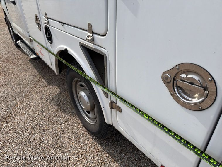 image for item DX5944 2019 Ford F250 Super Duty utility bed pickup truck