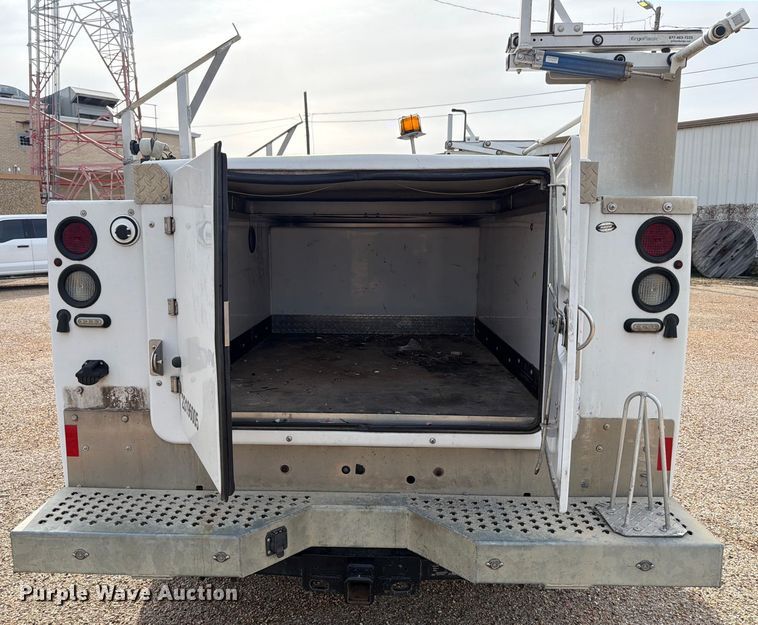 image for item DX5944 2019 Ford F250 Super Duty utility bed pickup truck