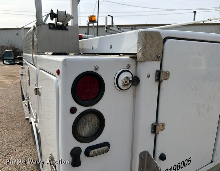 image for item DX5944 2019 Ford F250 Super Duty utility bed pickup truck