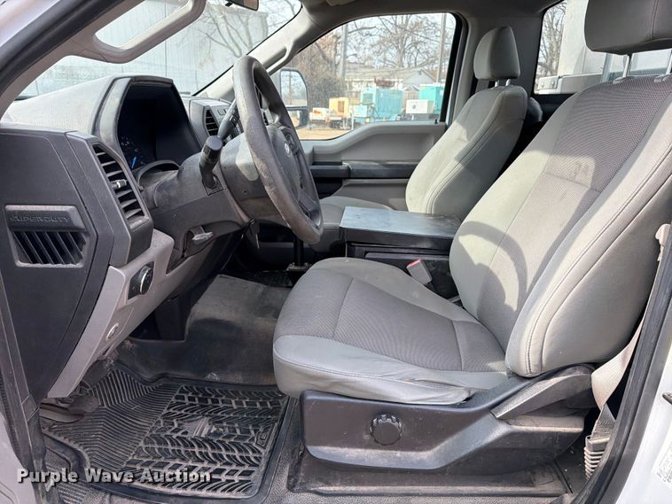 image for item DX5944 2019 Ford F250 Super Duty utility bed pickup truck