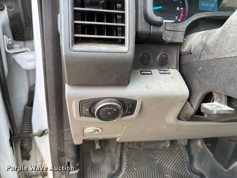 image for item DX5944 2019 Ford F250 Super Duty utility bed pickup truck