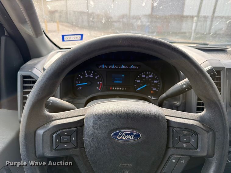 image for item DX5944 2019 Ford F250 Super Duty utility bed pickup truck