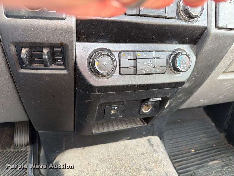 image for item DX5944 2019 Ford F250 Super Duty utility bed pickup truck