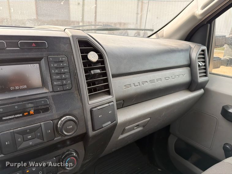 image for item DX5944 2019 Ford F250 Super Duty utility bed pickup truck