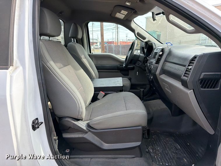 image for item DX5944 2019 Ford F250 Super Duty utility bed pickup truck