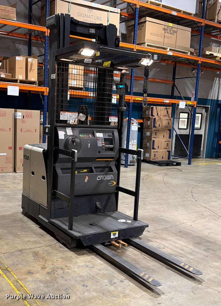 image for item DX5953 2016 Crown SP3520-30 order picker