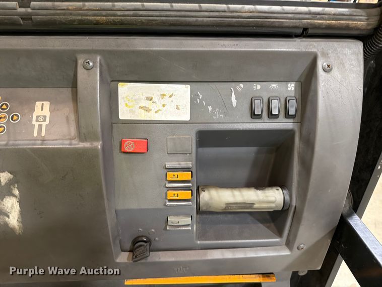 image for item DX5953 2016 Crown SP3520-30 order picker