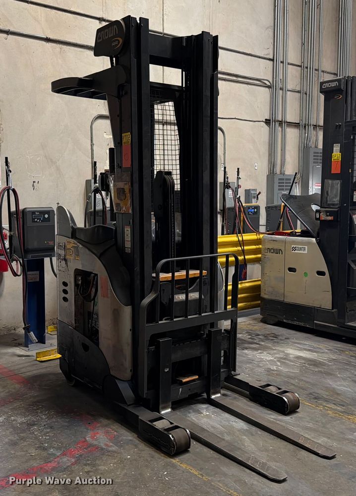 image for item DX5954 2016 Crown RR5725-35 reach truck