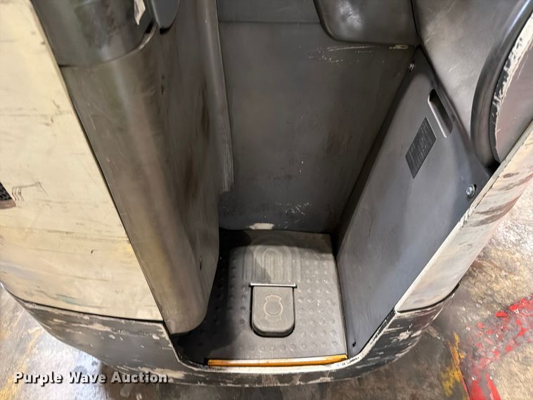 image for item DX5954 2016 Crown RR5725-35 reach truck