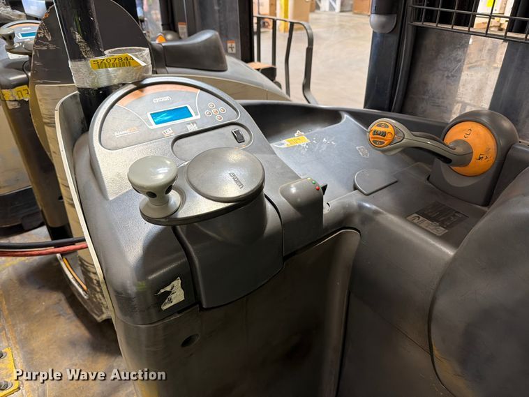 image for item DX5954 2016 Crown RR5725-35 reach truck