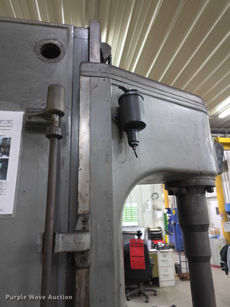 image for item DZ3817 Berco & Cotti  AC750A vertical sleeve bore machine